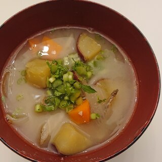 秋の味覚♪根菜de味噌スープ